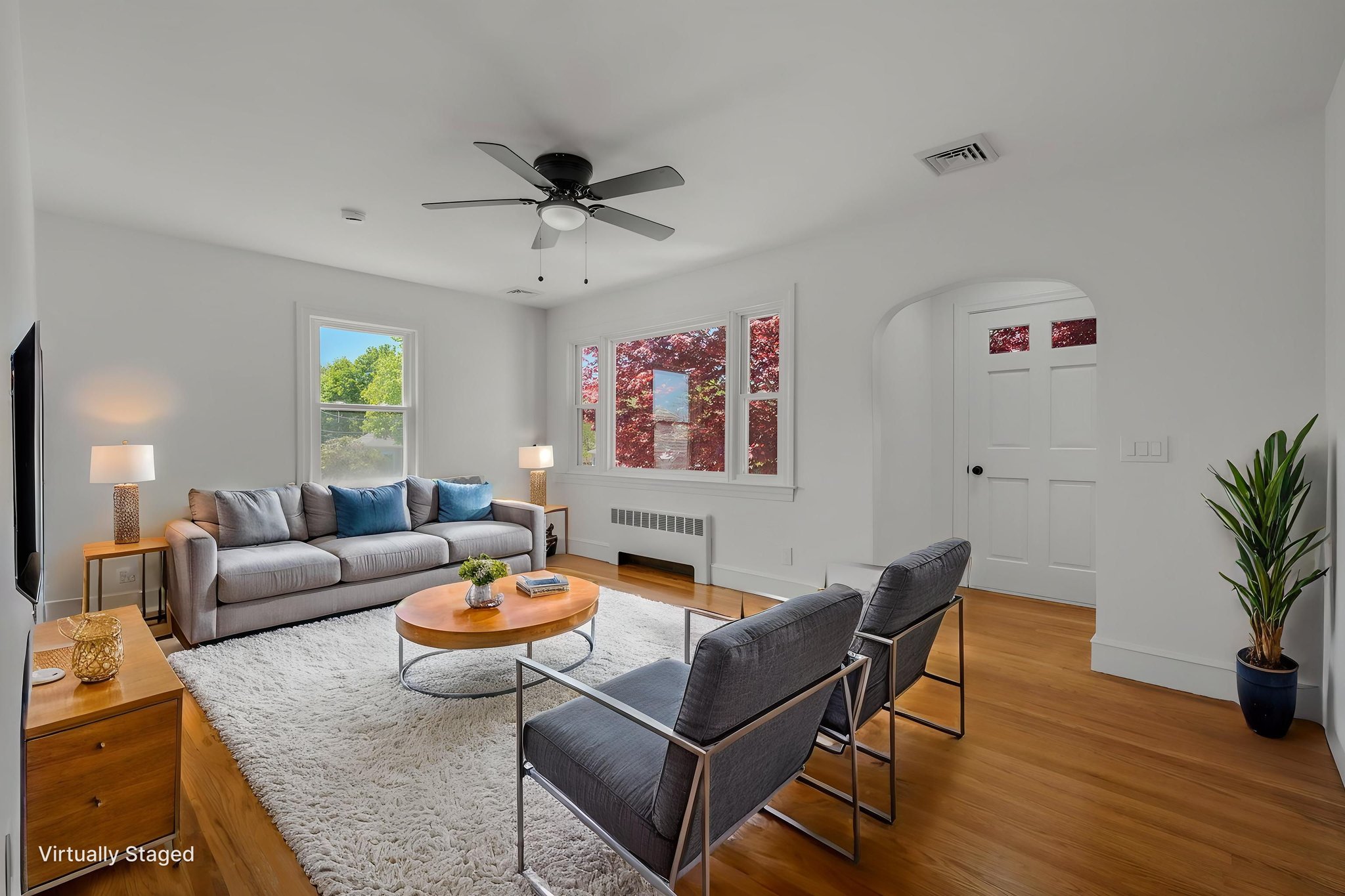 14 Hyde St, Stonington-2 virtually staged.jpeg