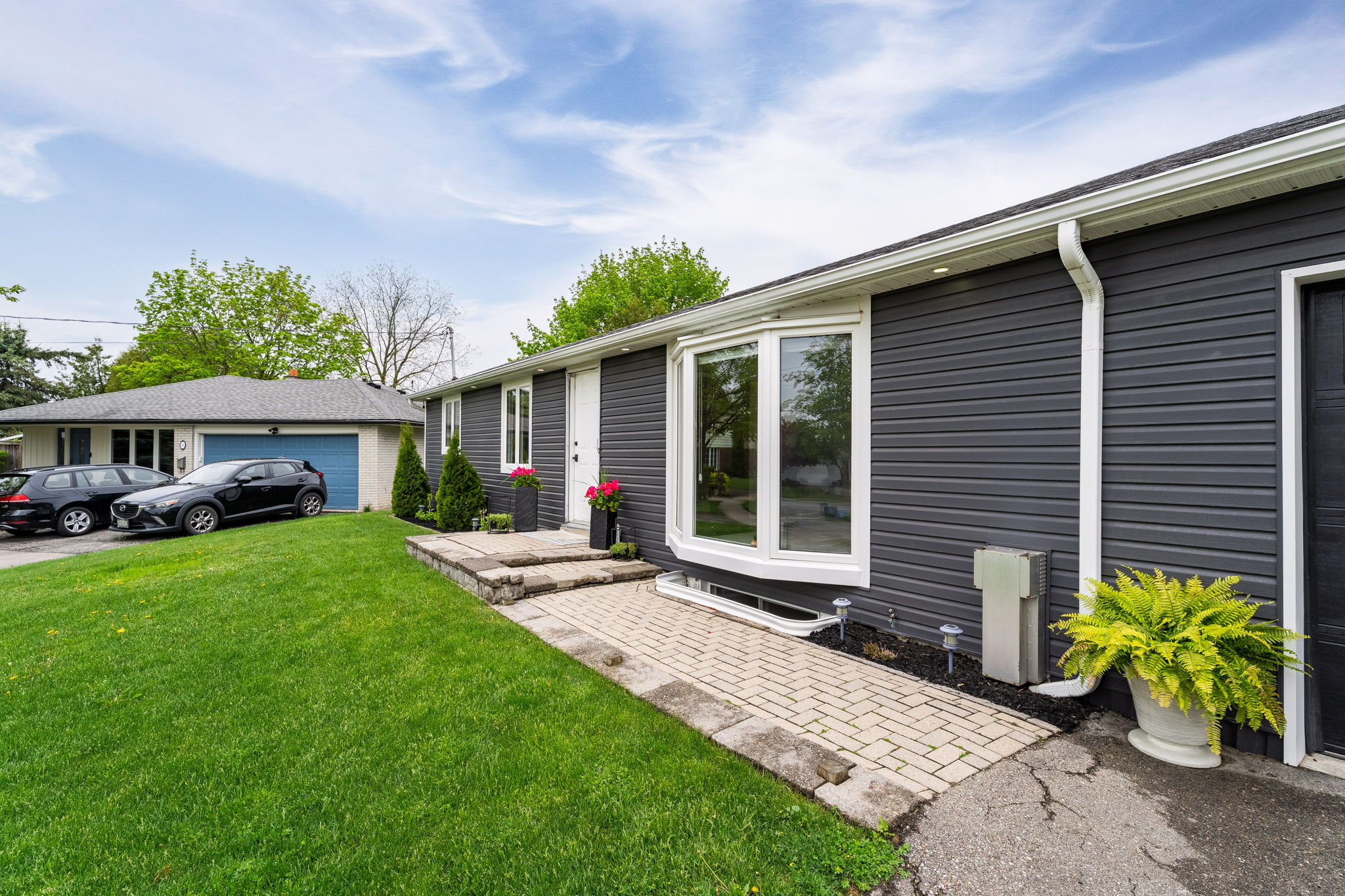 Front Porch/Entrance