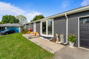 Front Porch/Entrance