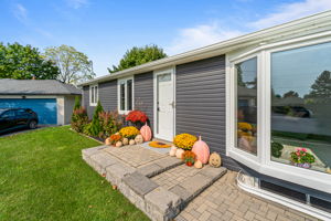 Front Porch/Entrance