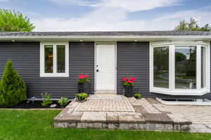 Front Porch/Entrance