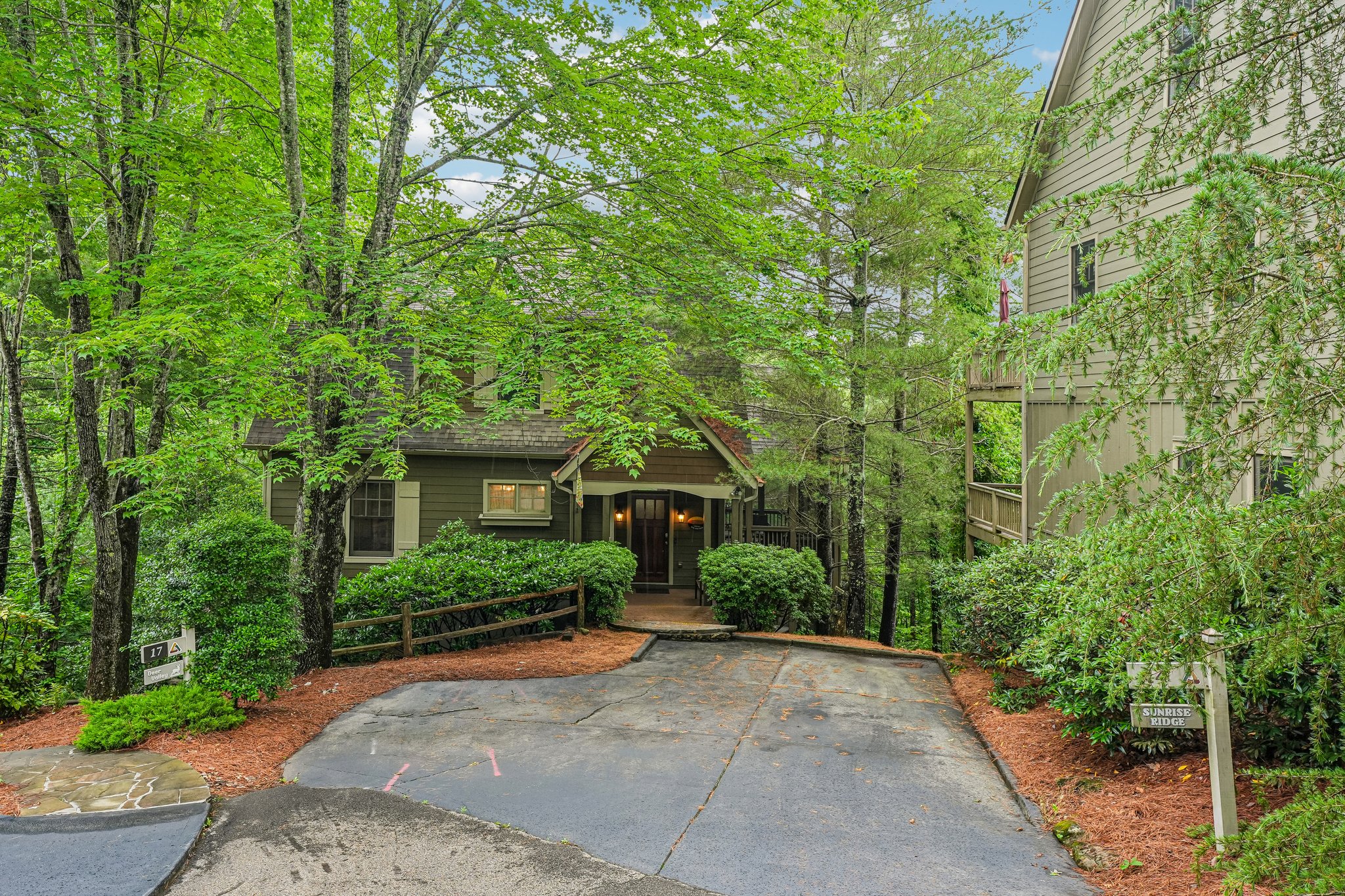 Laurel Ridge Way-S2705-004.jpg