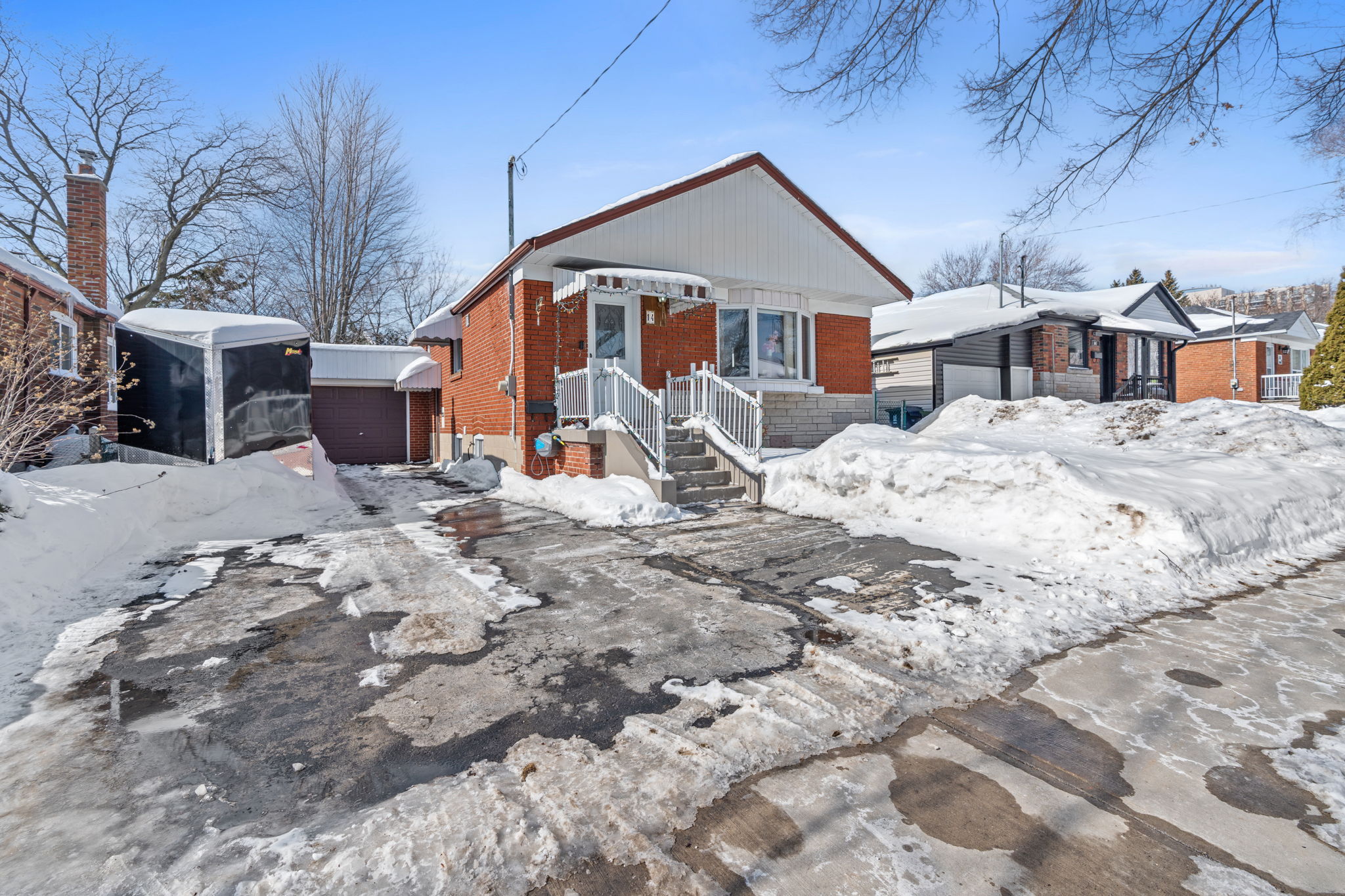 14 Maxim Crescent Toronto, ON M1P 1Y2