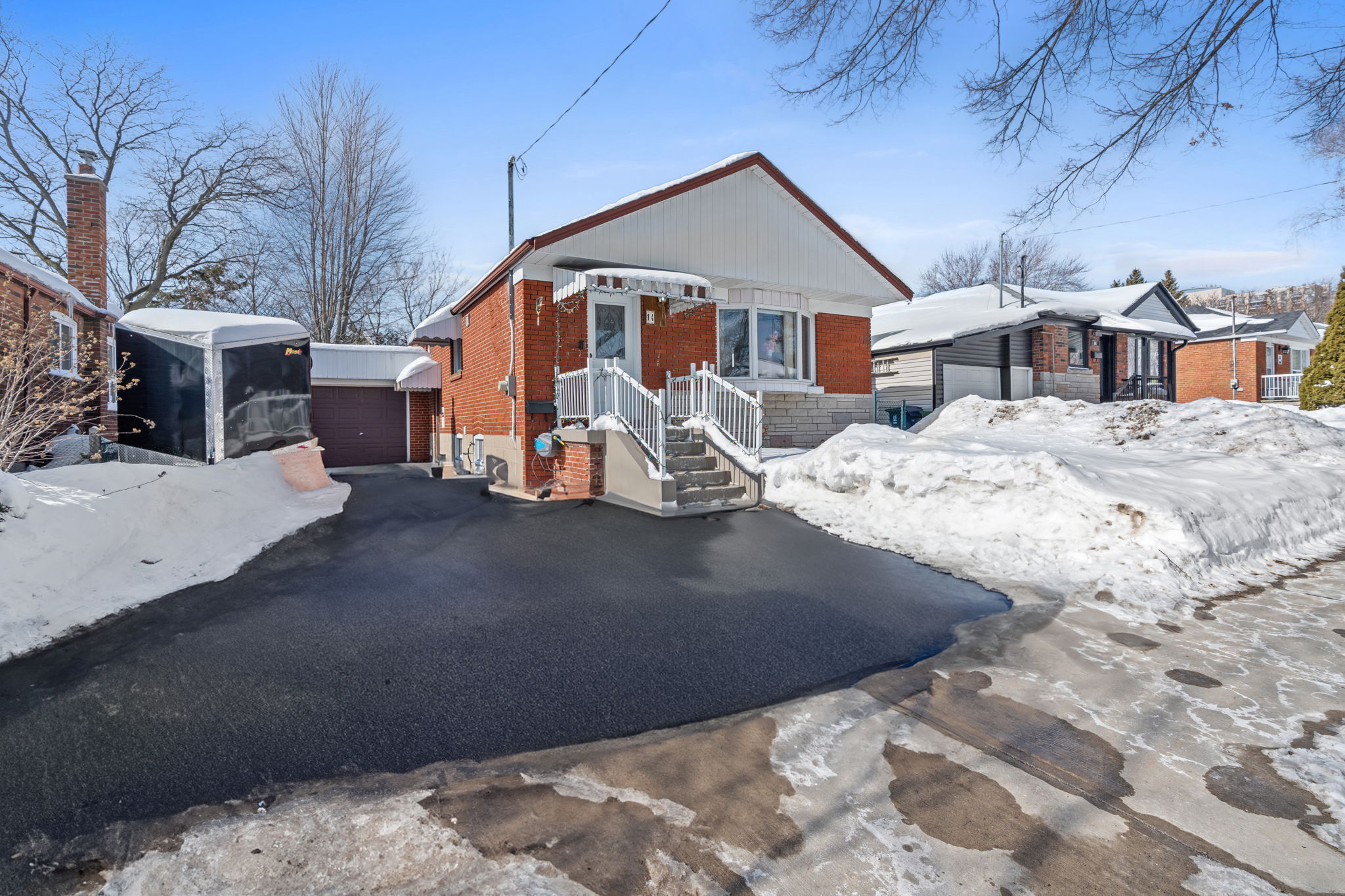 14 Maxim Crescent Toronto, ON M1P 1Y2