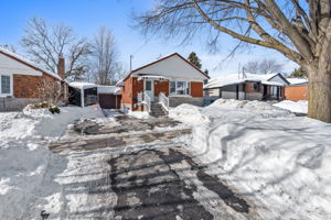 14 Maxim Crescent, Toronto ON