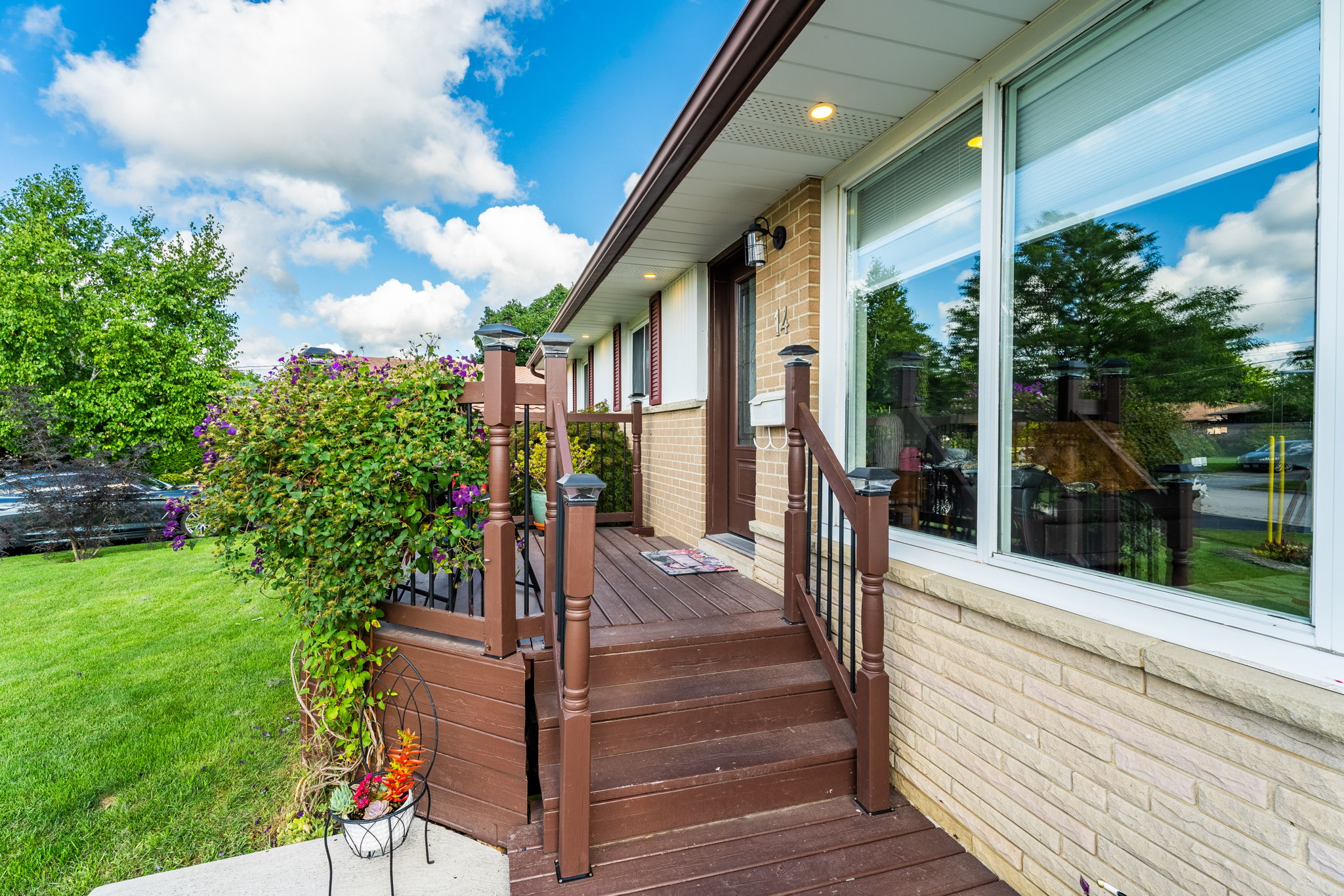 Front Porch/Entrance