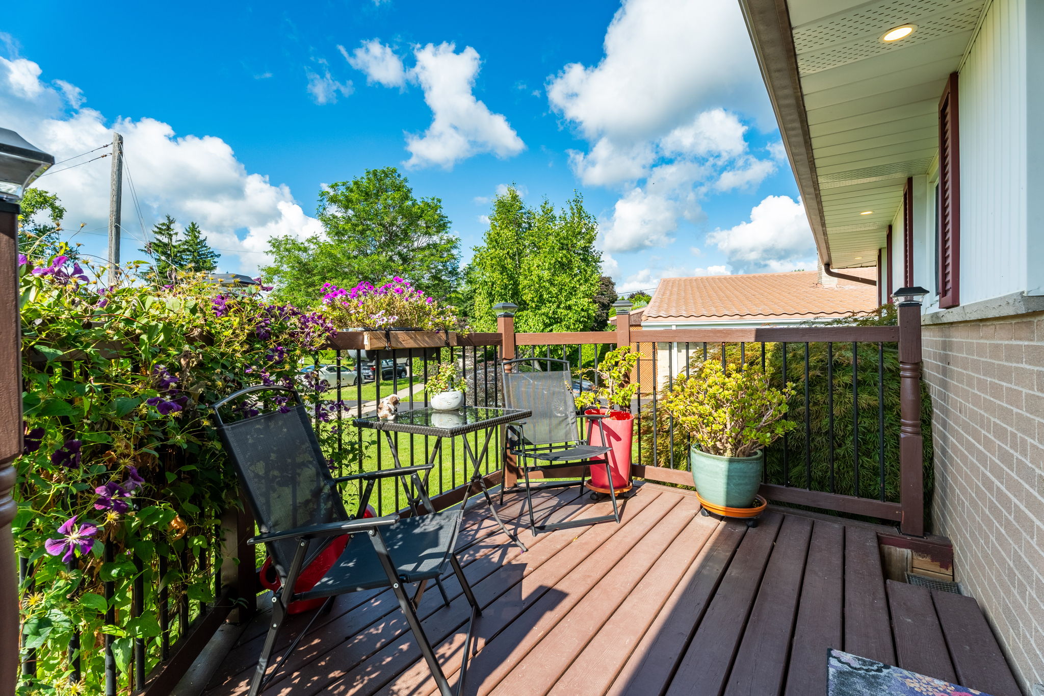 Front Porch/Entrance