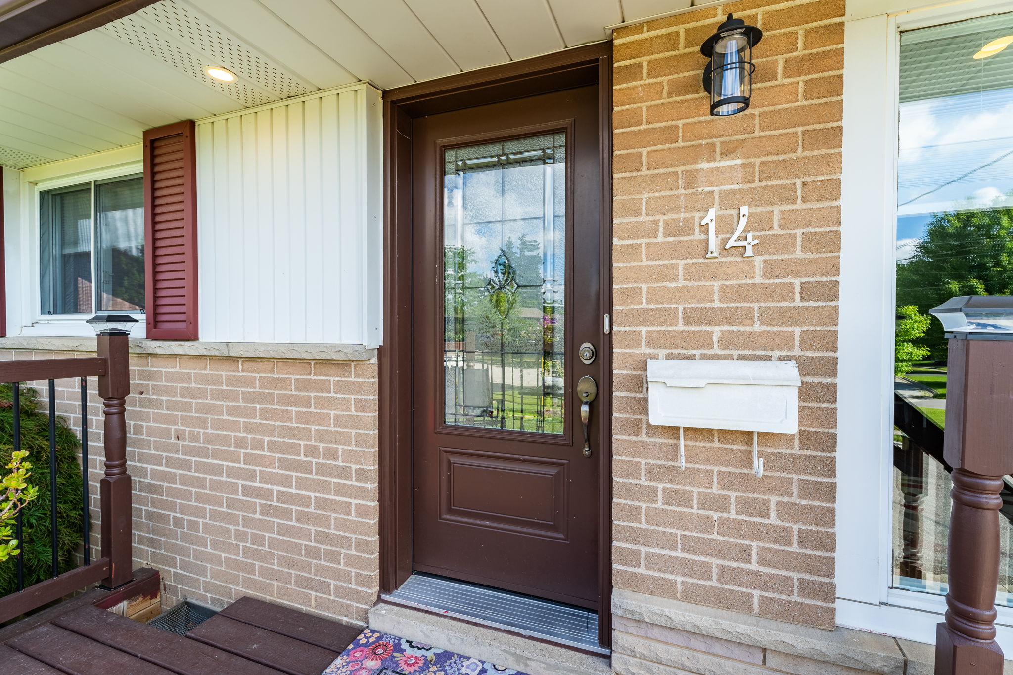 Front Porch/Entrance