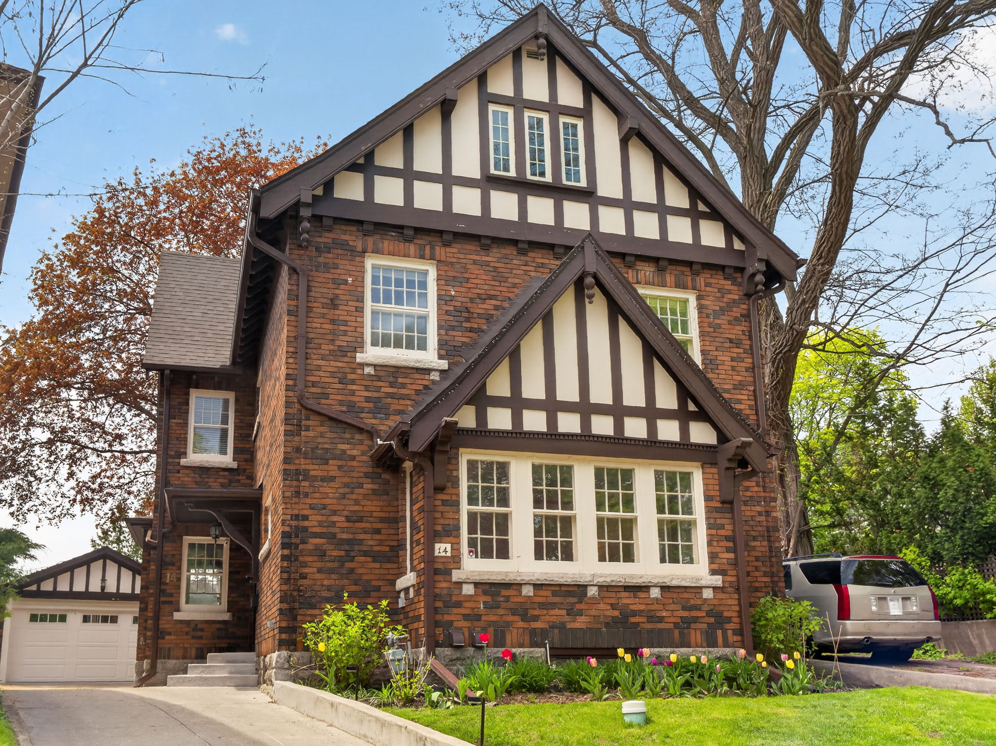 14 Servington Crescent Toronto, ON M4S 2J3