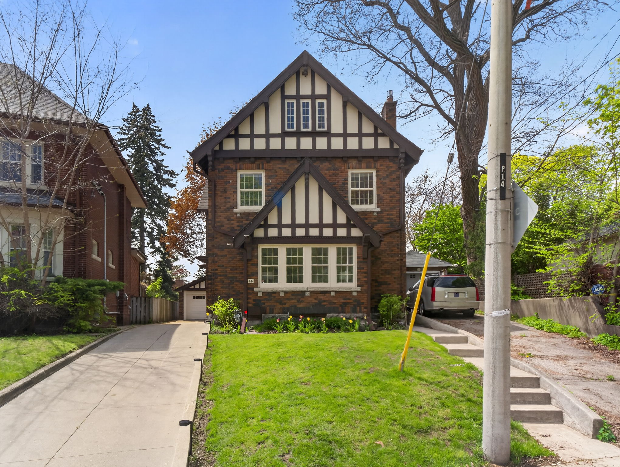 14 Servington Crescent Toronto, ON M4S 2J3