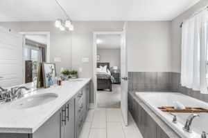  Photo 52