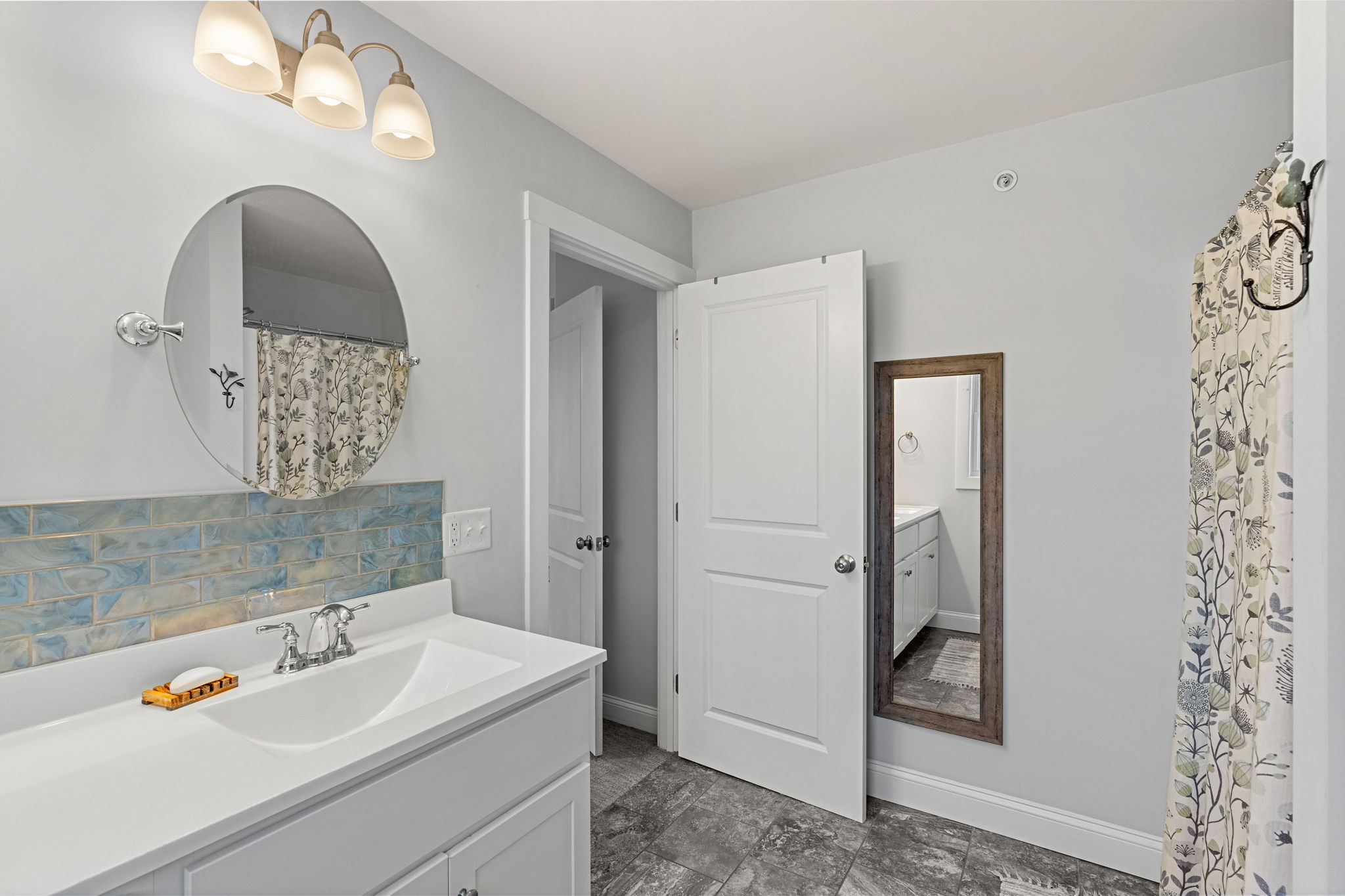 14 Waterford Dr, Raymond, NH 03077, USA Photo 48