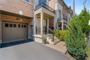 Front Porch/Entrance