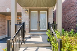 Front Porch/Entrance