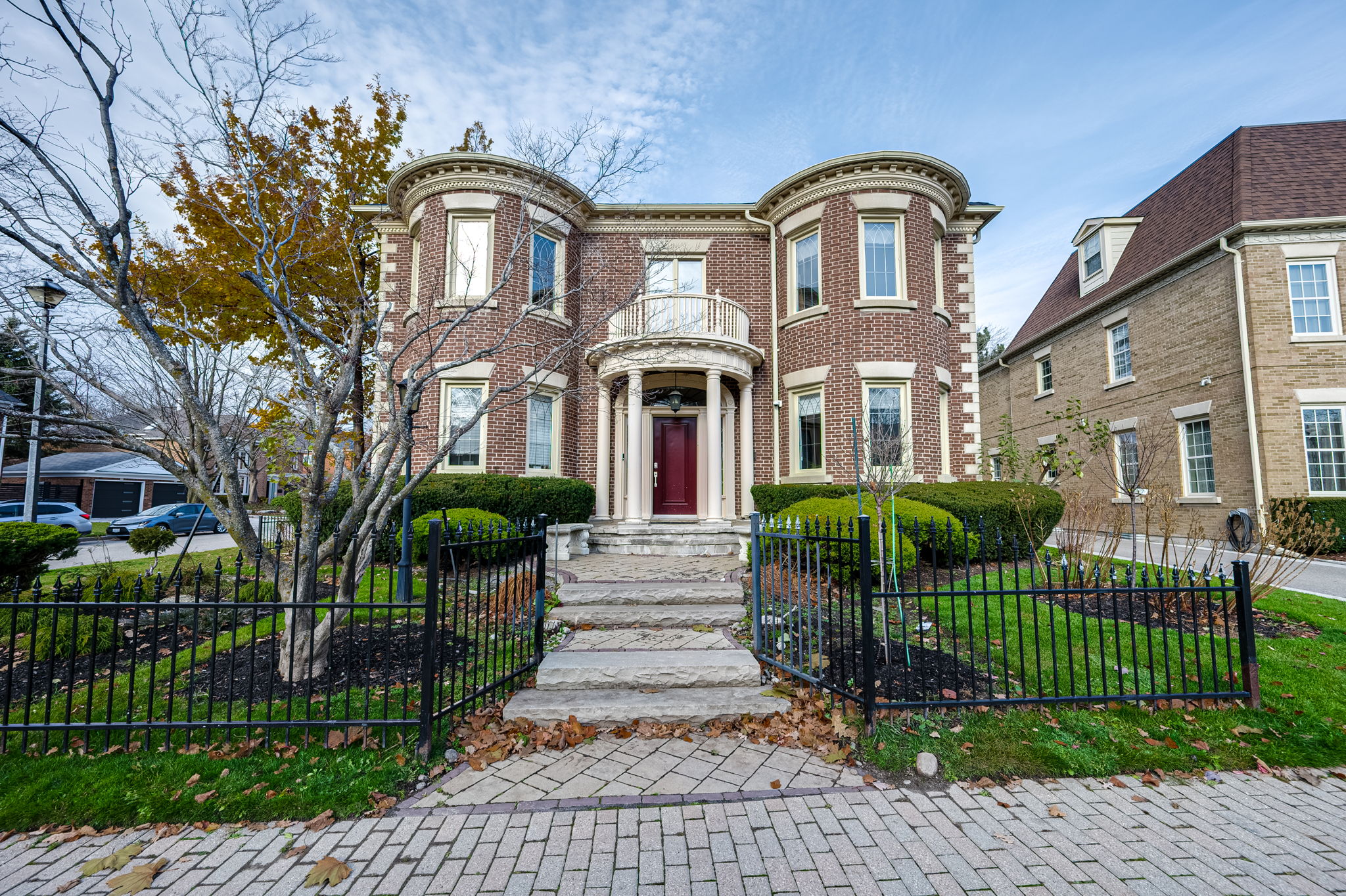 14 Willett Crescent Richmond Hill, ON L4C 7W3