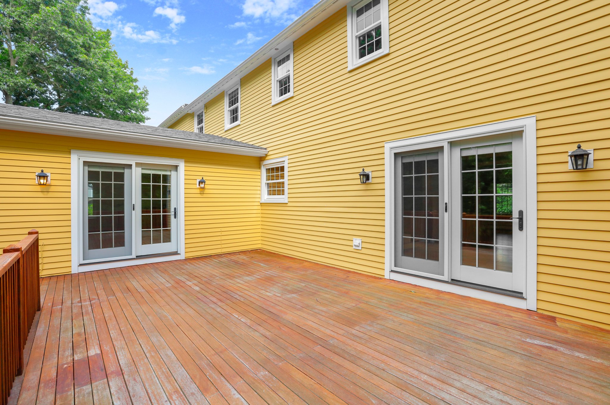 French Doors from D/R & L/R to Deck