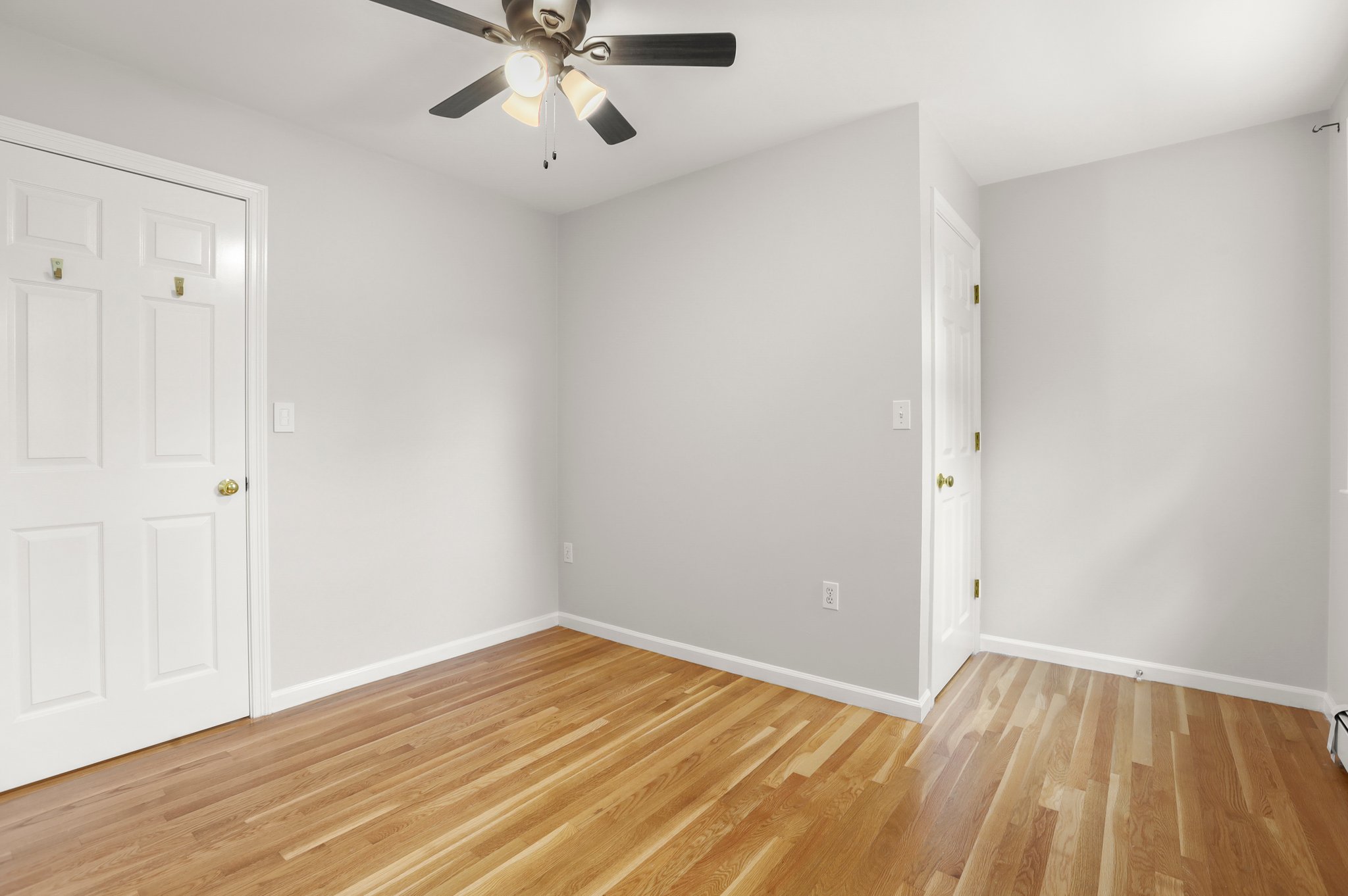 Bedroom 2 w corner closet