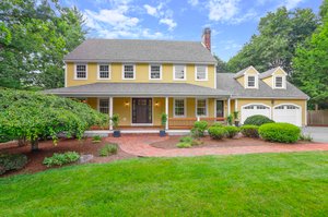 14 Willow Circle, Medfield