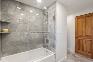 Tiled tub/shower