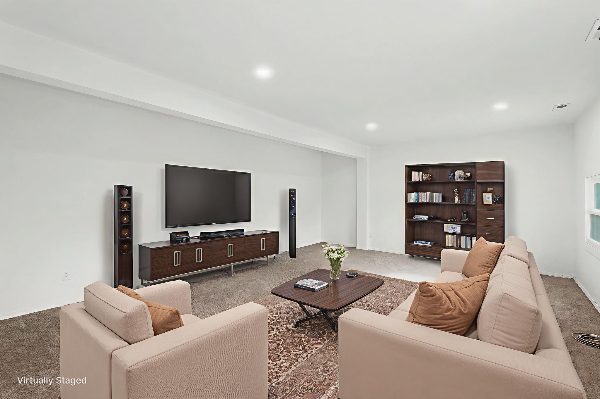 0H5A5437 virtually staged.jpeg