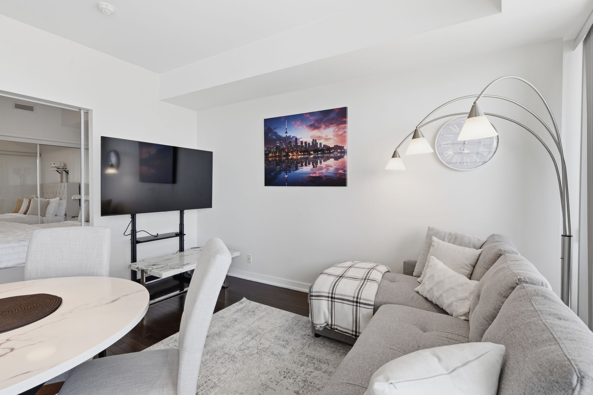 Property in Toronto — delivered property photograph 7