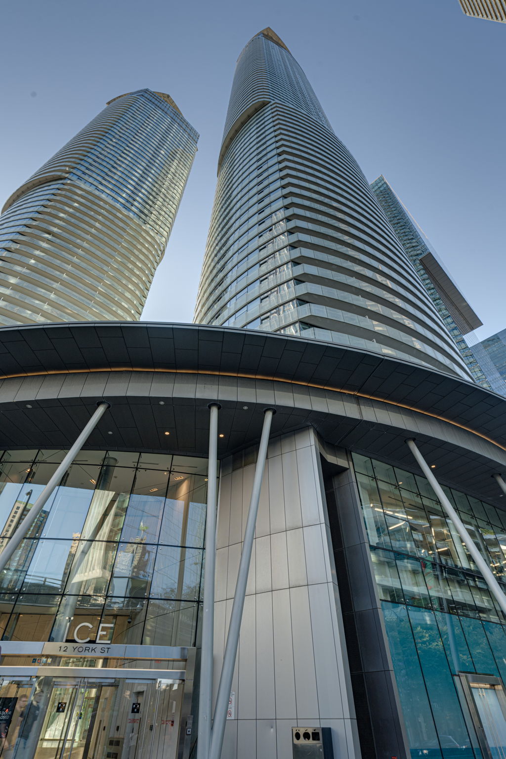 14 York St Unit 6005 Toronto, ON M5J 0B1
