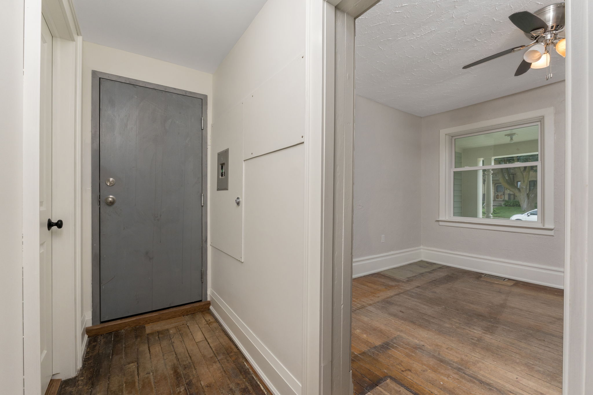 2nd exit from unit 2 to common hallway