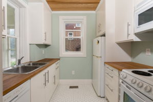 Updated kitchen with 4 appliances