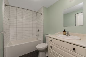 New 4-pce bathroom