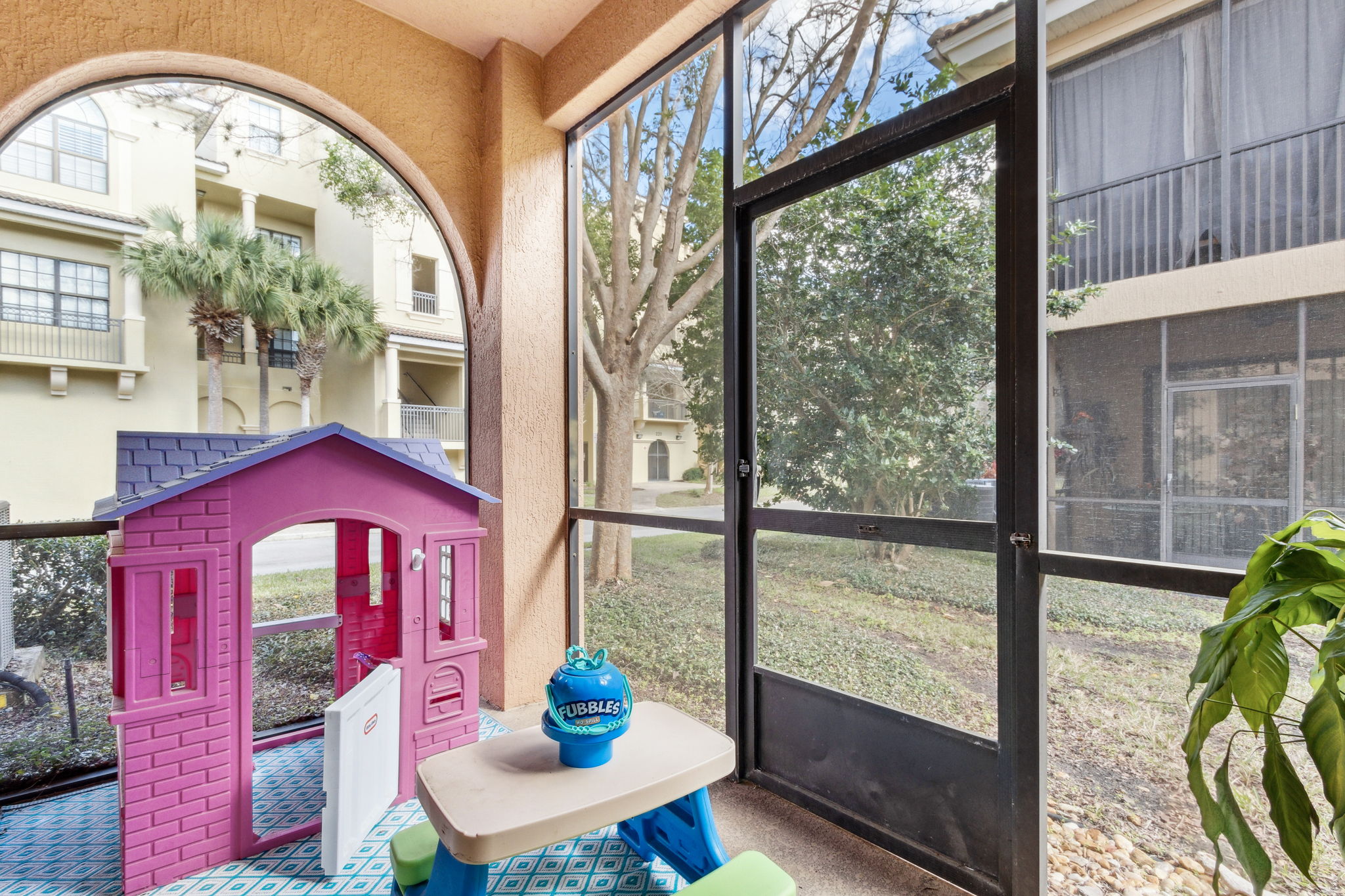 Screened-in Porch