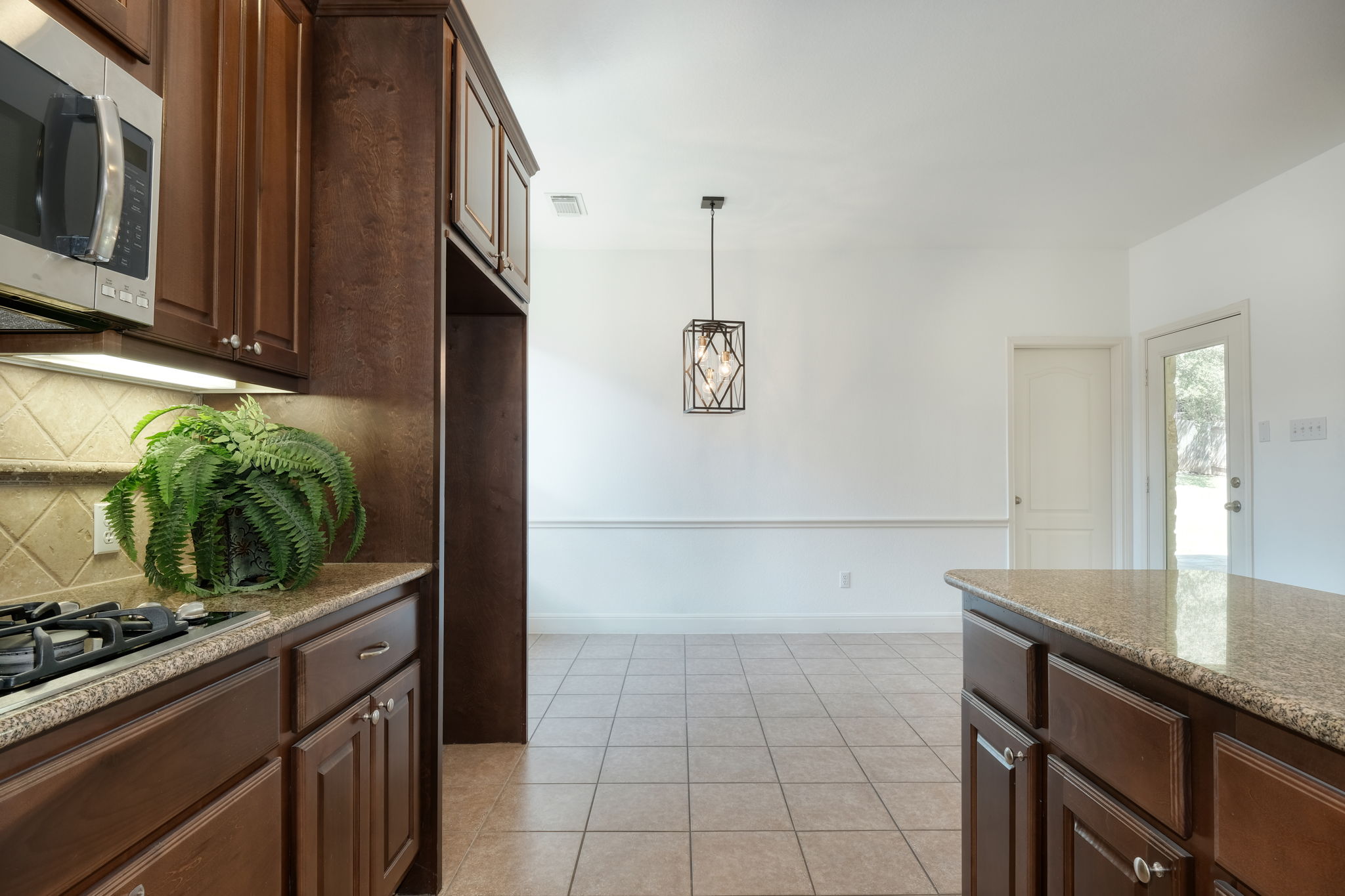 Kitchen/Eating Area