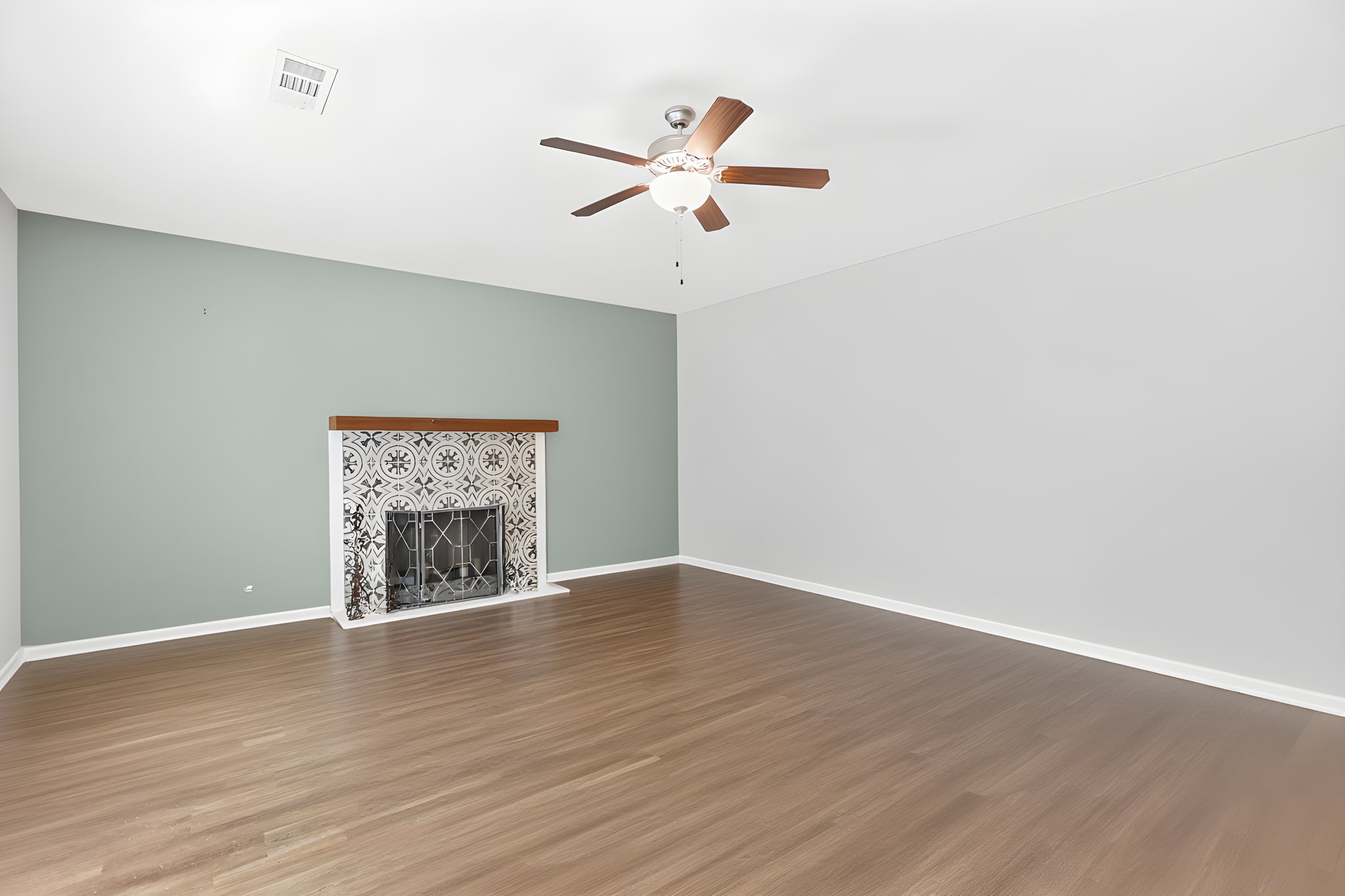 PLMG5465 furniture removed.jpeg