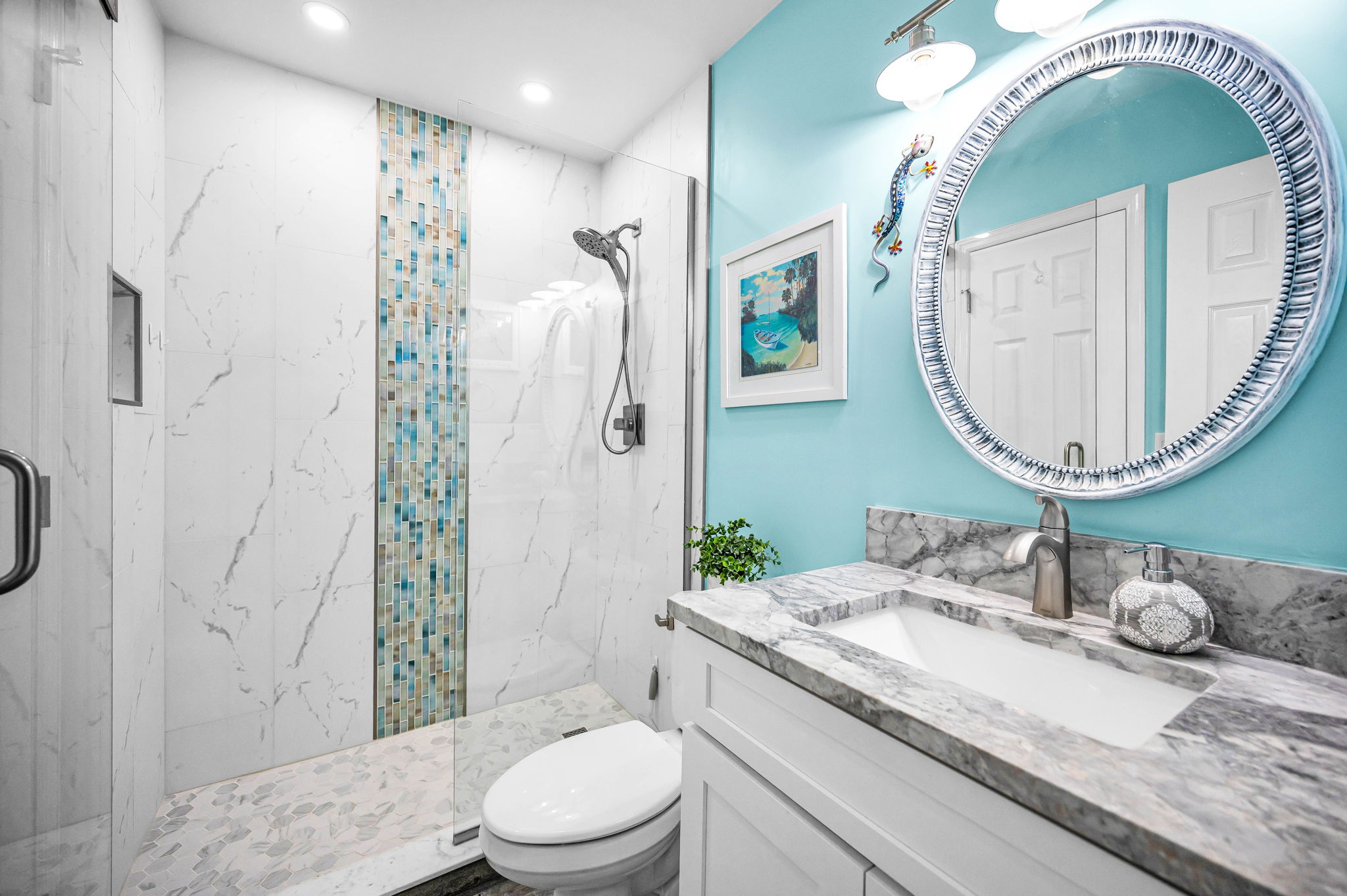 Main Level Bathroom1a