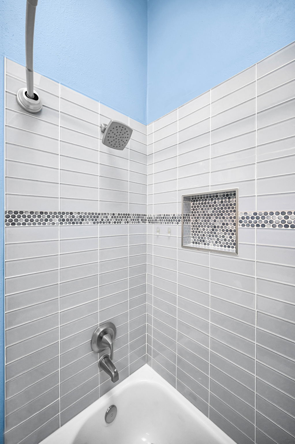 Upper Level Guest Bathroom2b