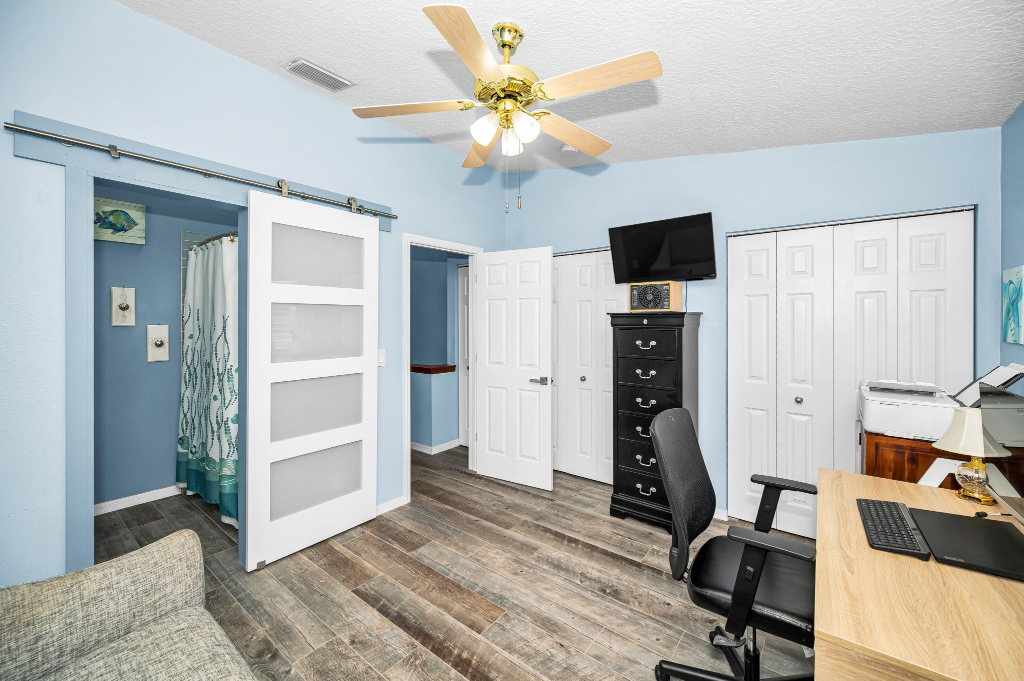 Upper Level Guest Bedroom2b