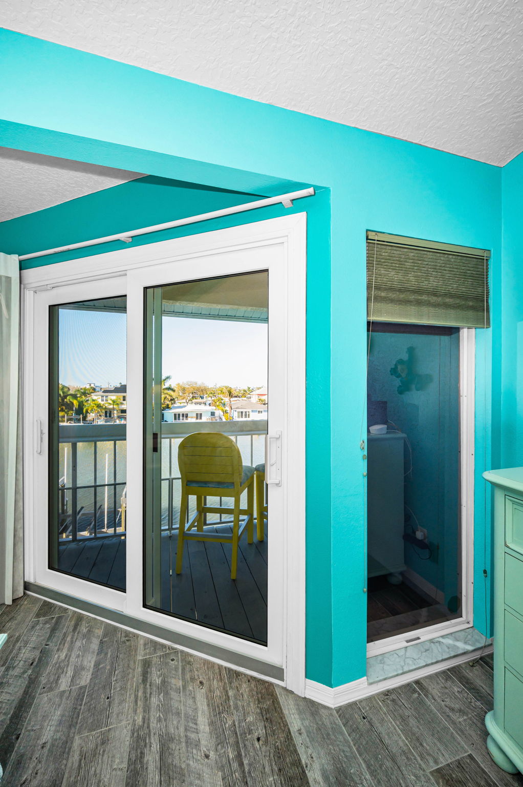 Upper Level Primary Bedroom1b