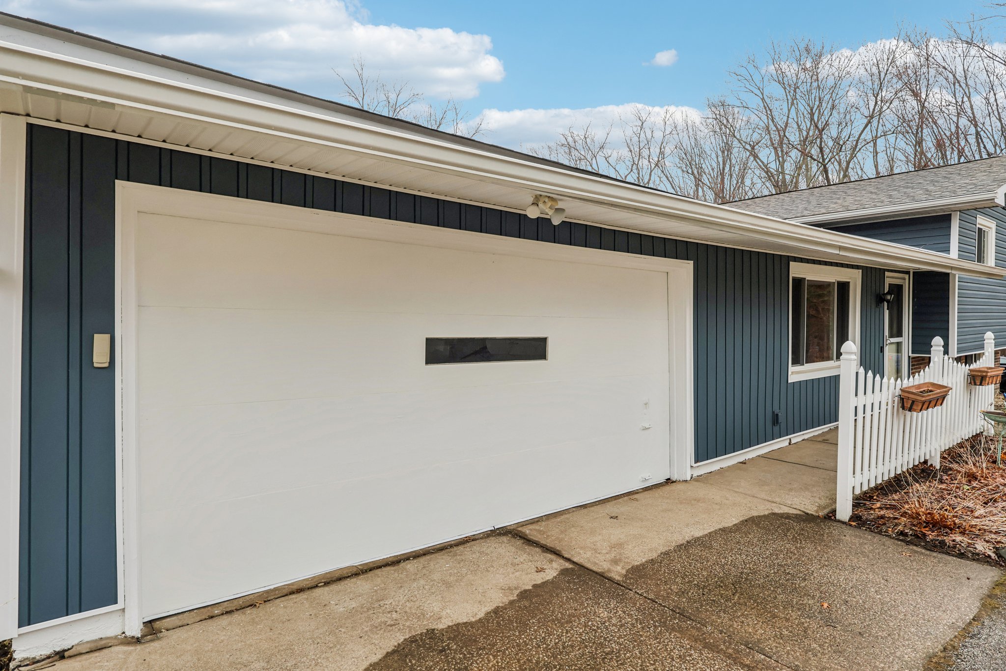 Parkhall Dr-S0503-002.jpg