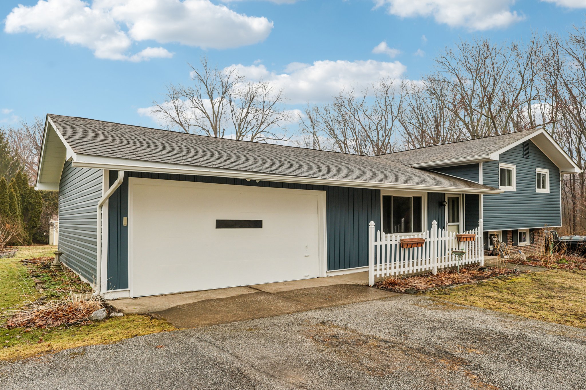 Parkhall Dr-S0503-003.jpg