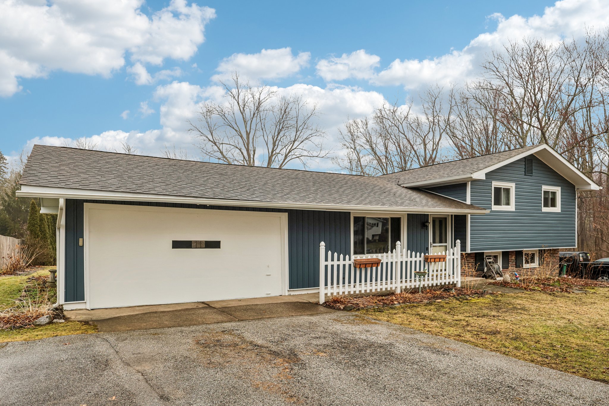 Parkhall Dr-S0503-004.jpg