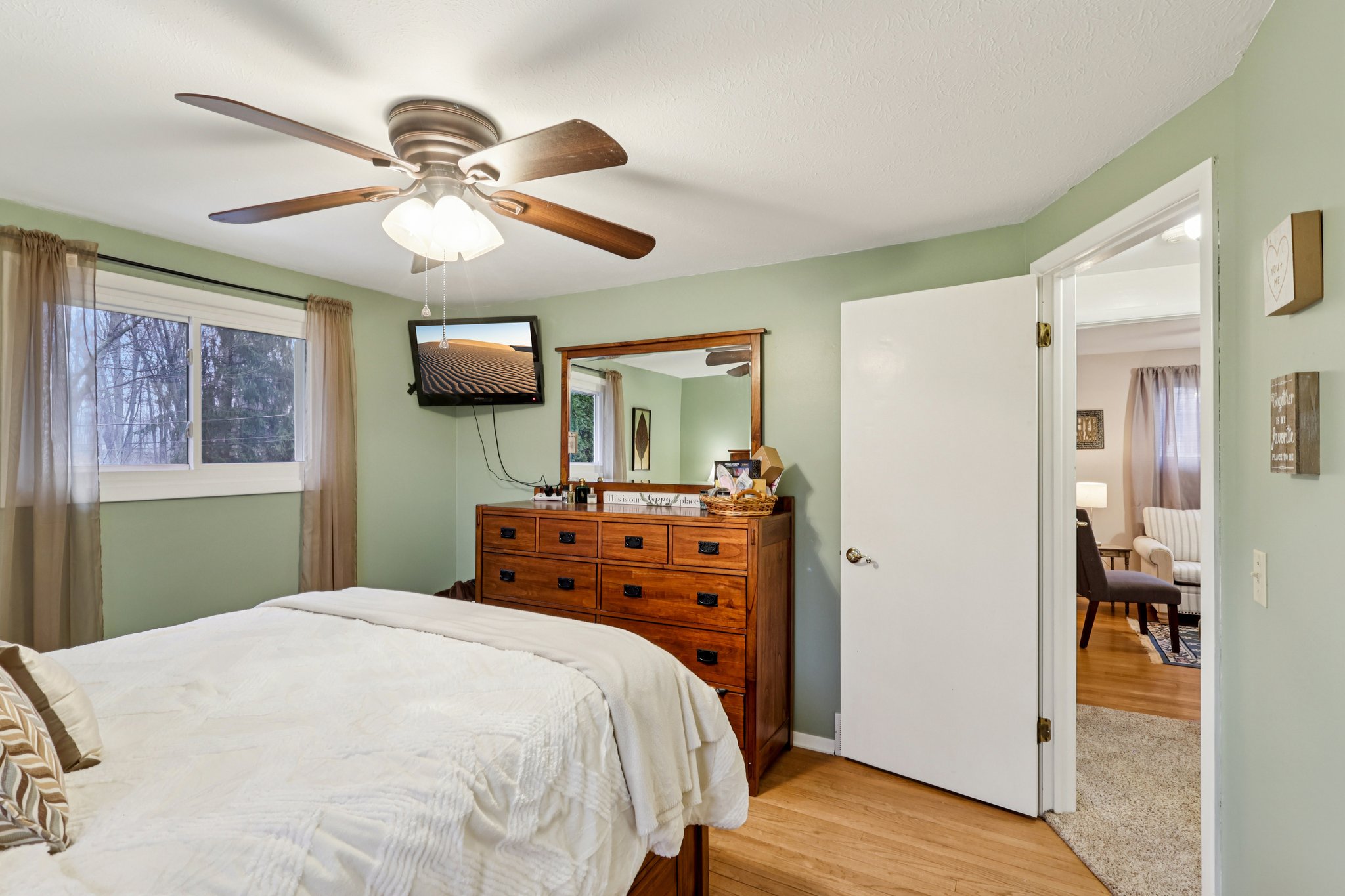 Parkhall Dr-S0503-033.jpg