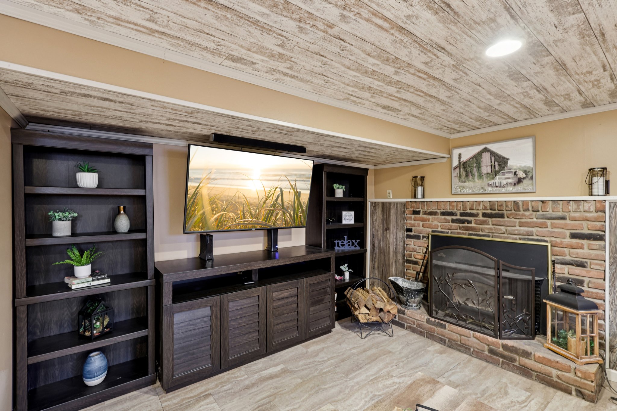 Parkhall Dr-S0503-038.jpg