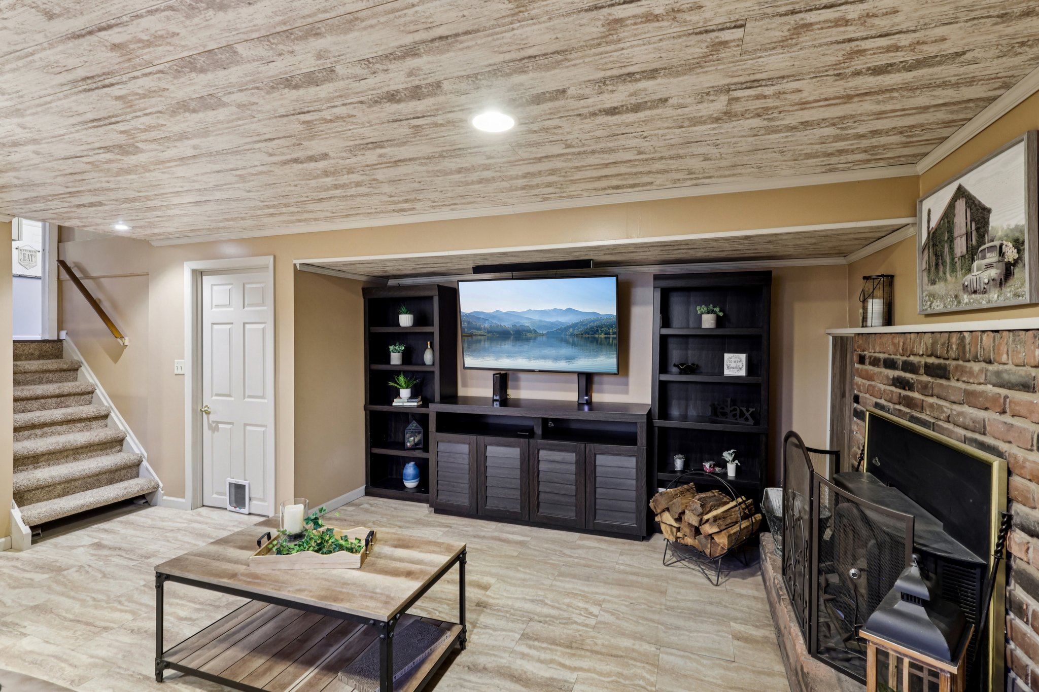 Parkhall Dr-S0503-039.jpg