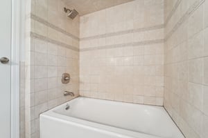 River Edge Ave-1305-023.jpg