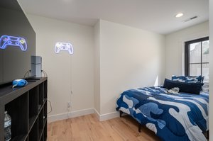  Photo 44