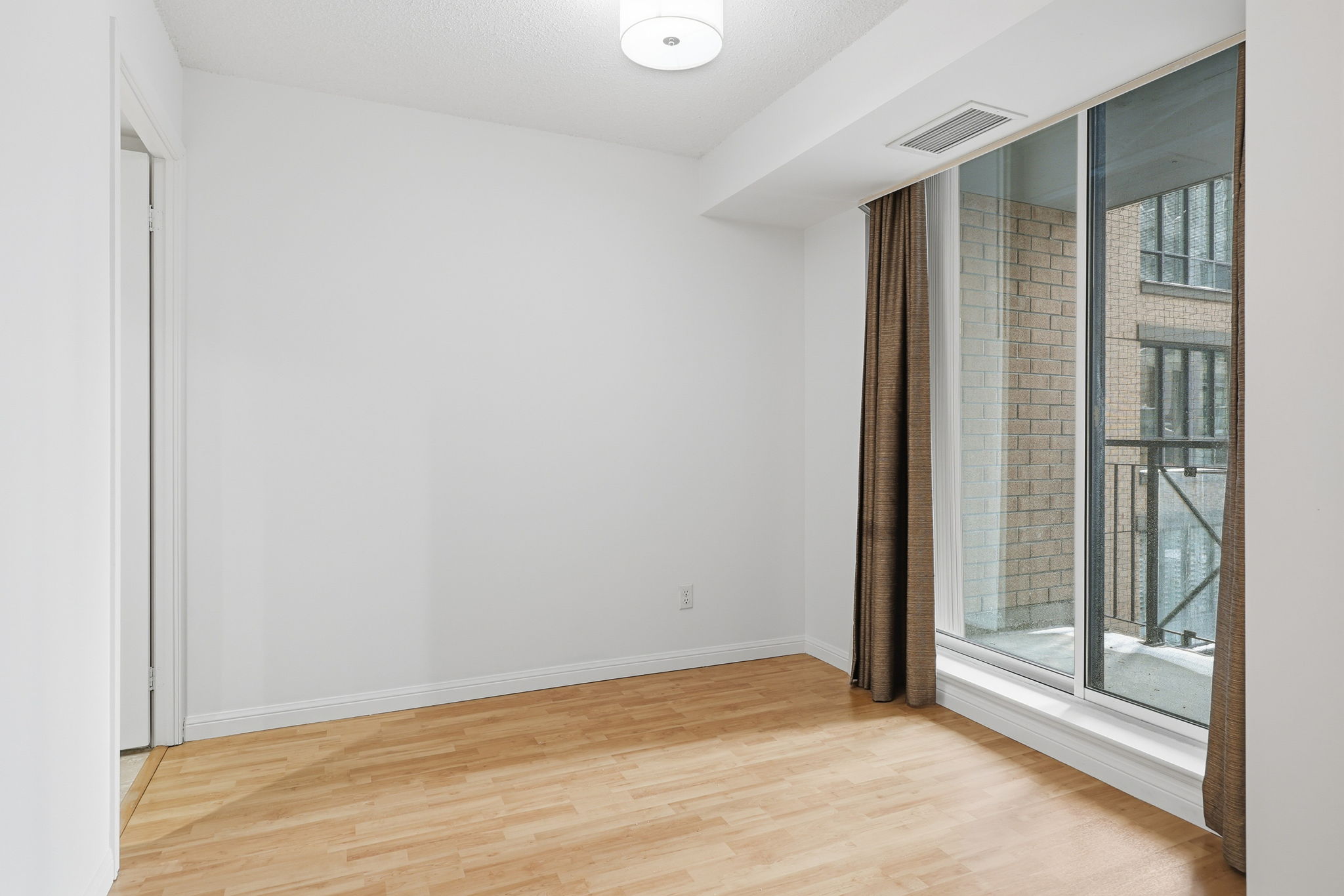 Toronto property showcase — delivered property photograph 30