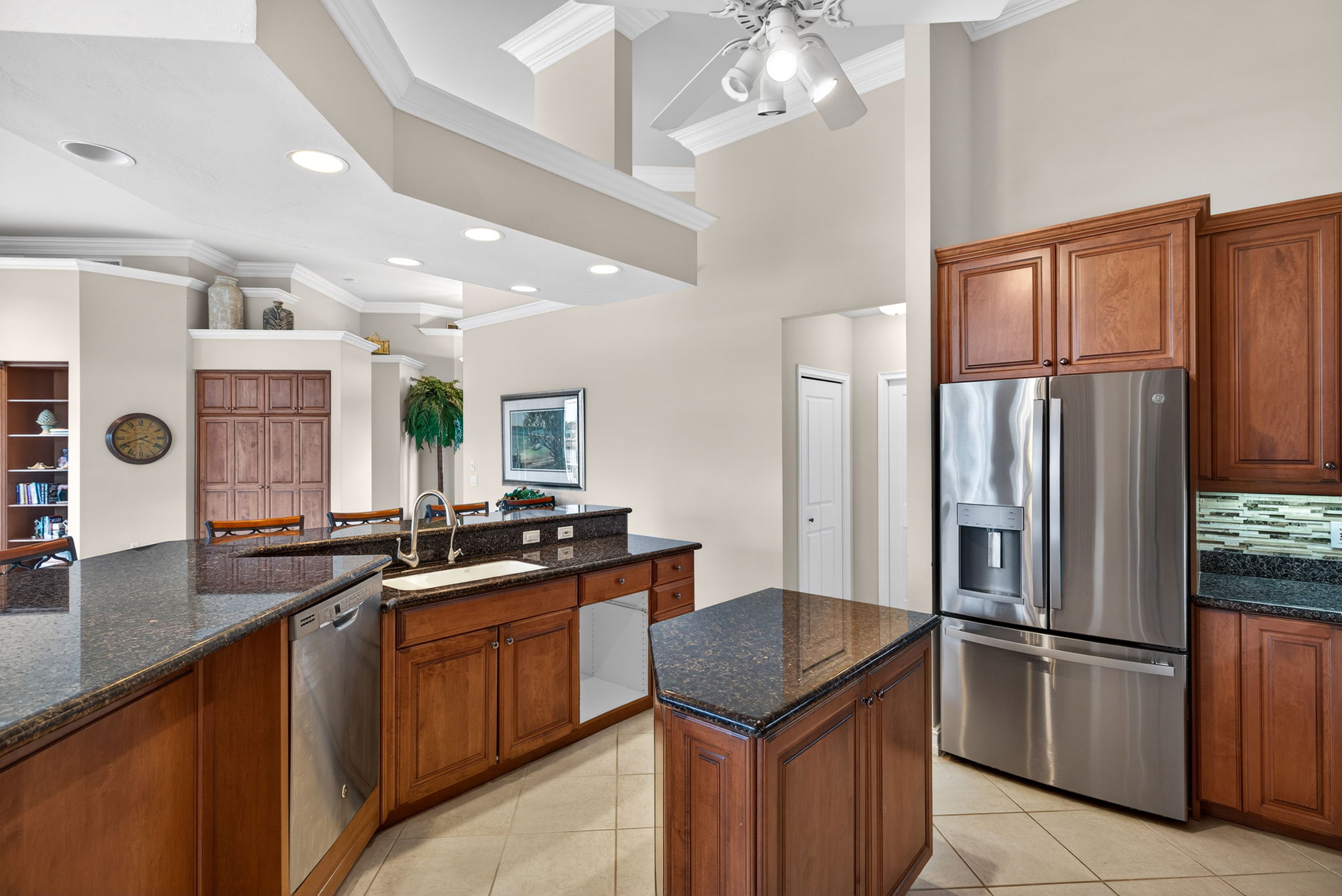 Kitchen 2 of 3