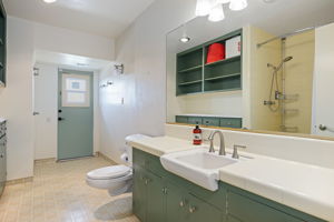 27 - Bathroom 3