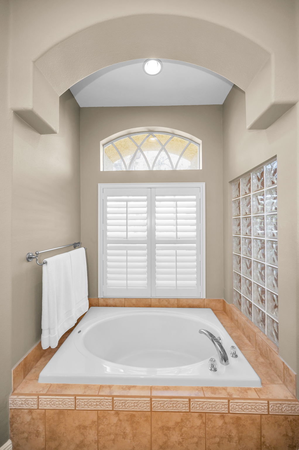 Primary Bathroom1b