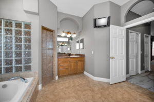 Primary Bathroom1c