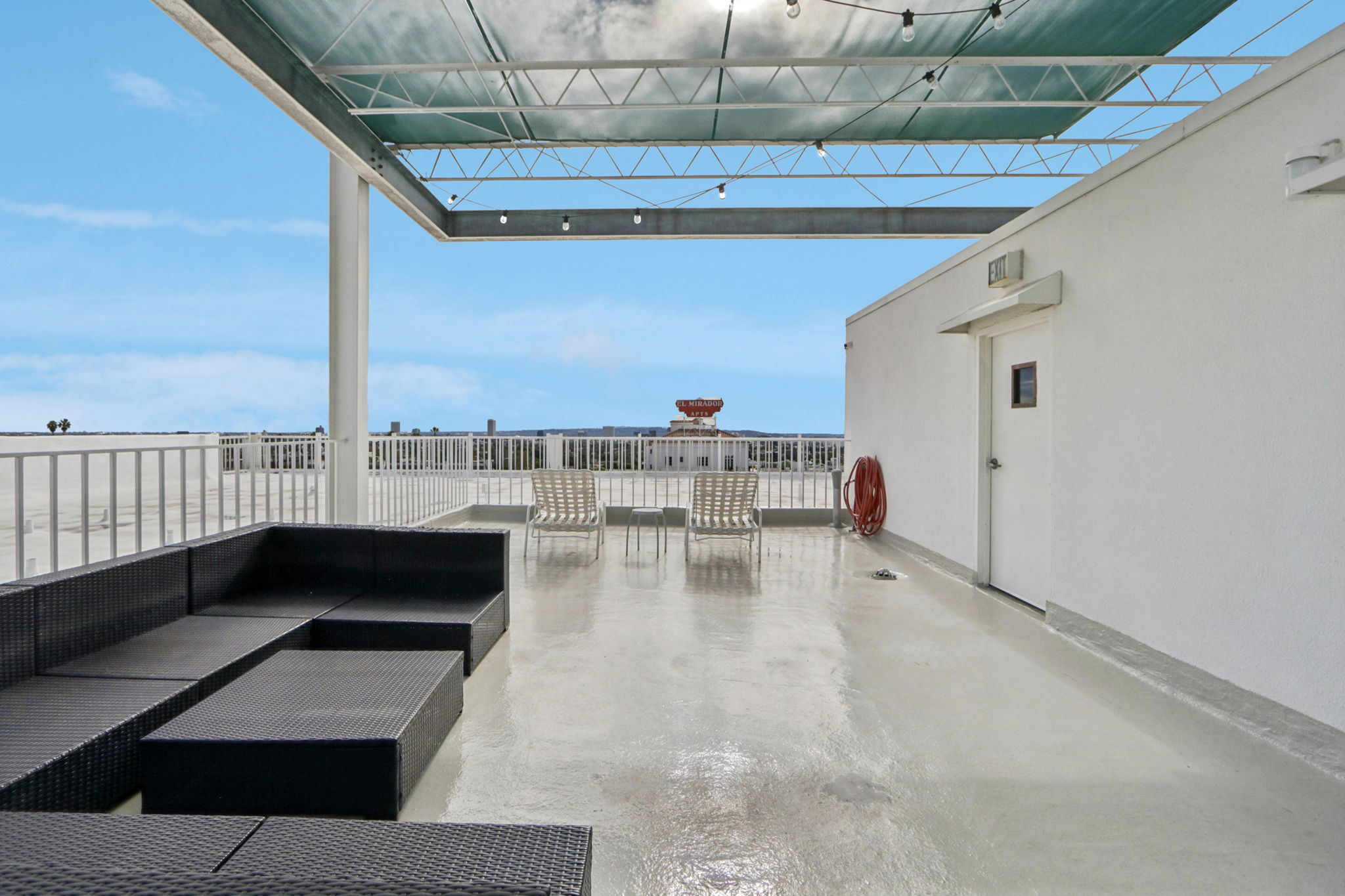 Roof-Top Sundeck